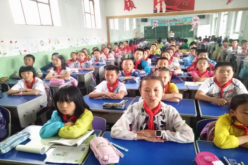 永登县红城镇初级中学举行童心向党歌咏比赛活动